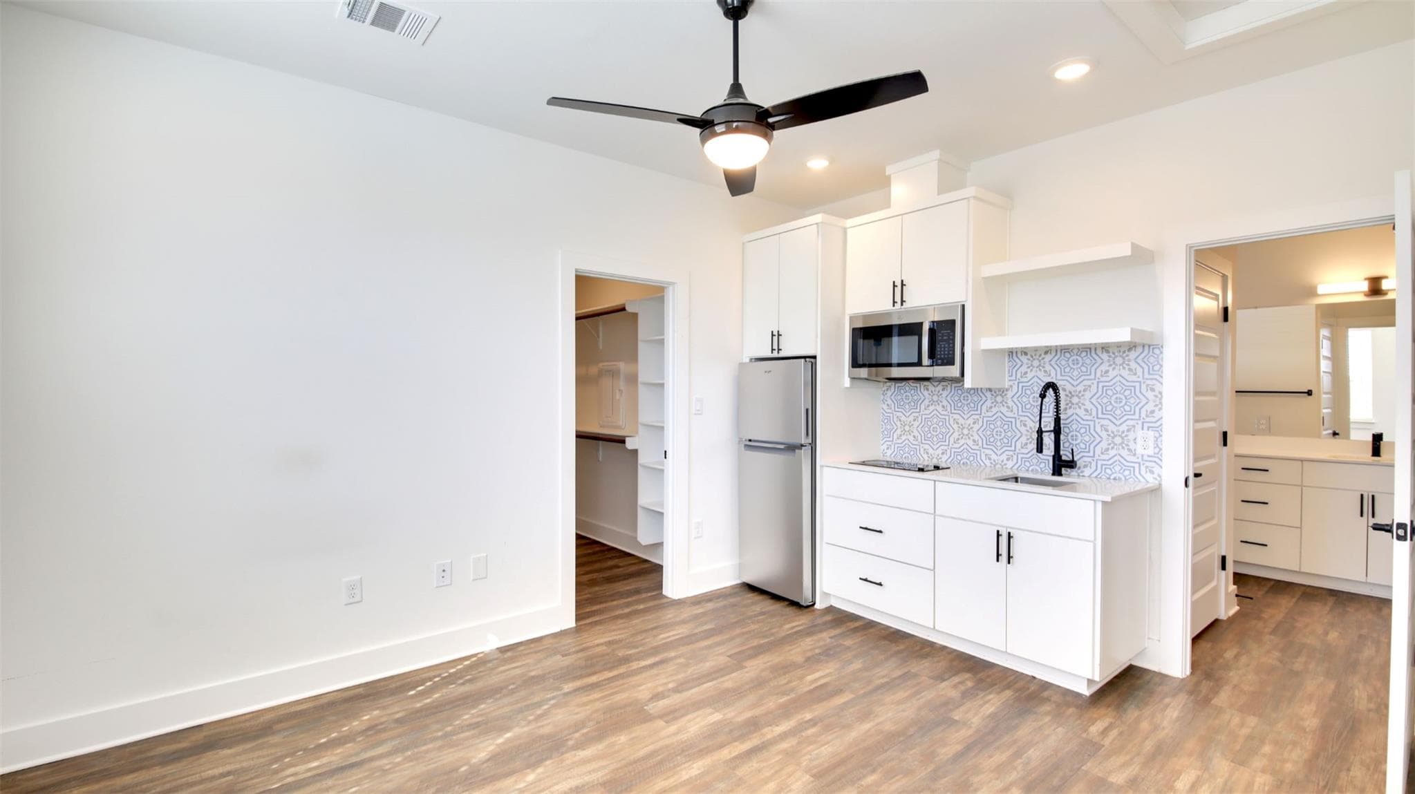 7601 Carver Ave ##1B