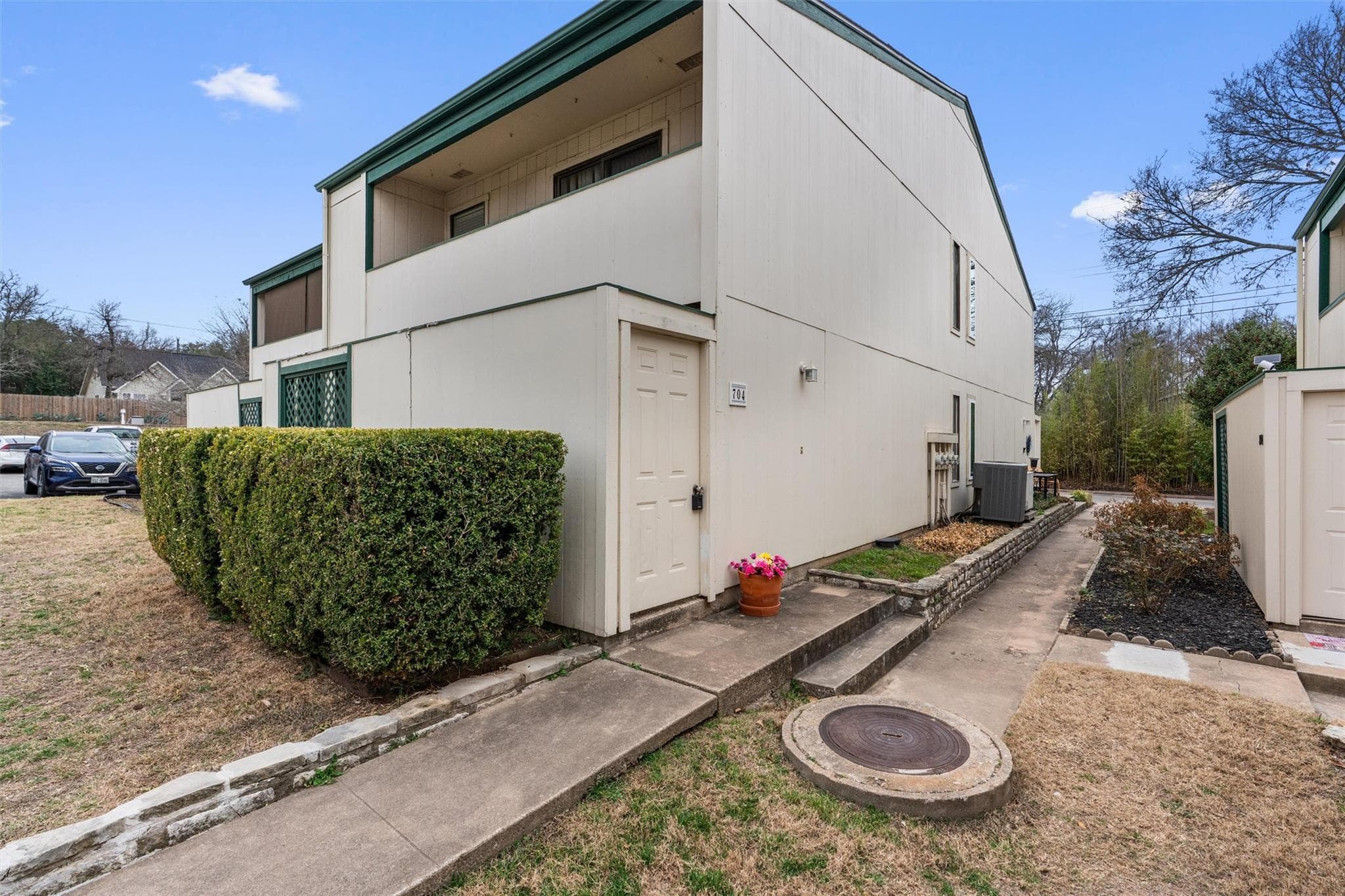 6718 Silvermine Dr #704