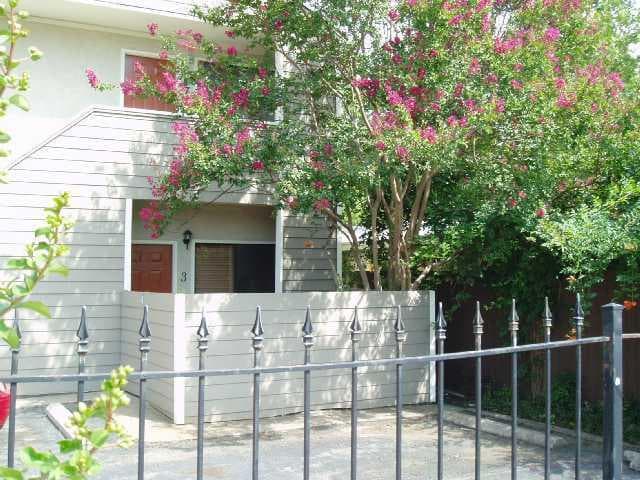 4409 Guadalupe St N #3