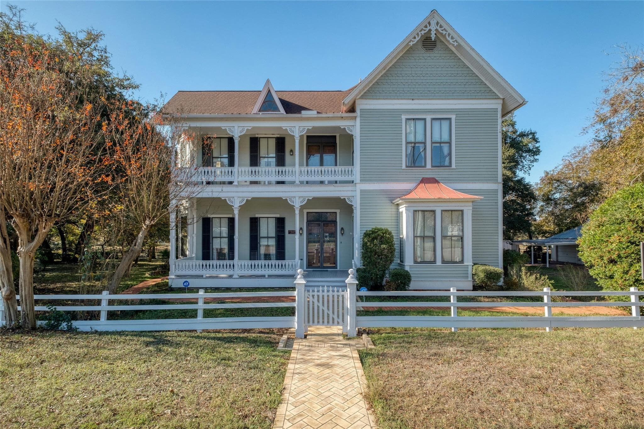 541 N Main St