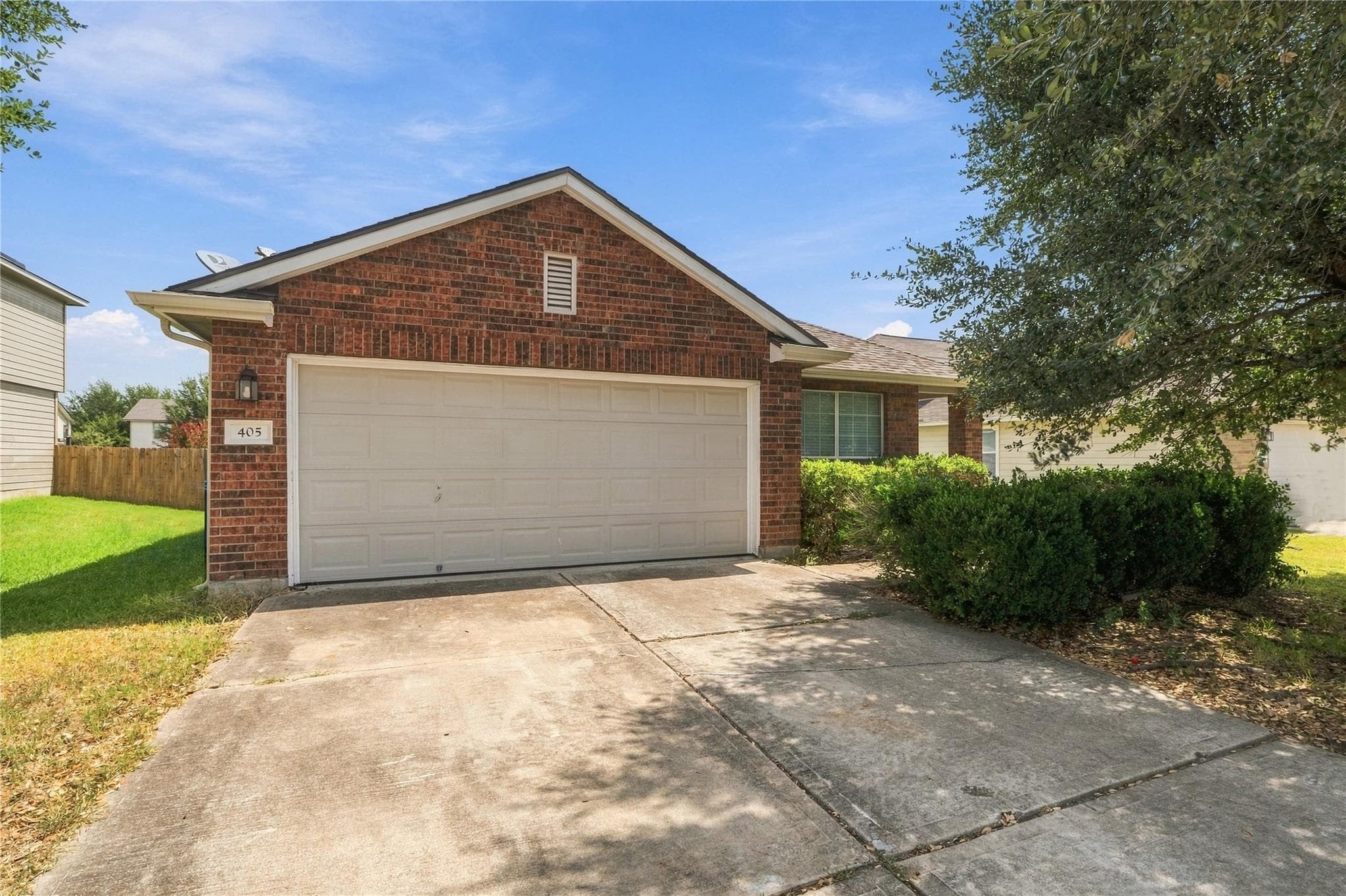 405 Bandara Woods Blvd