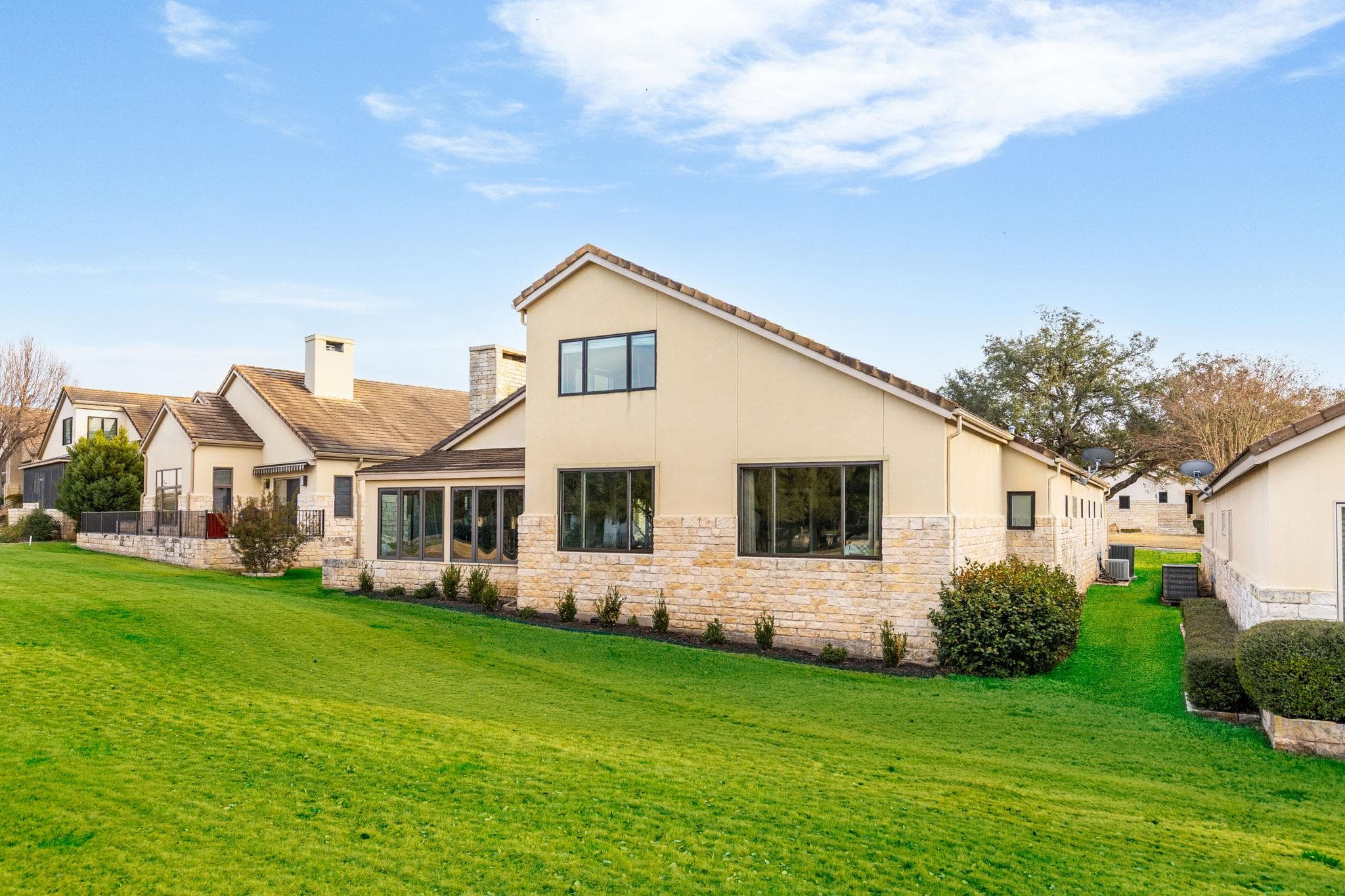 2433 Founders Cir