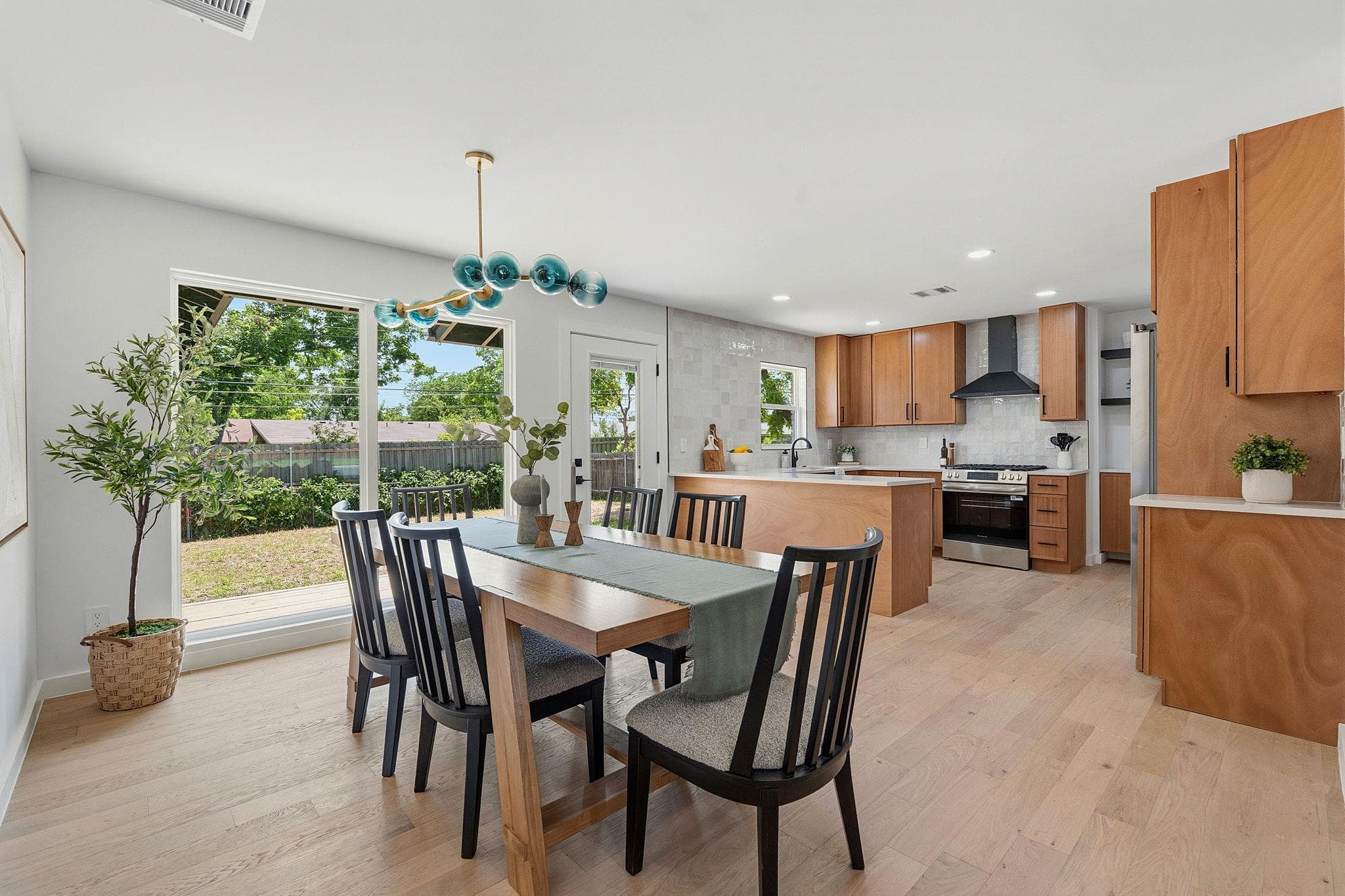 1203 Ridgehaven Dr