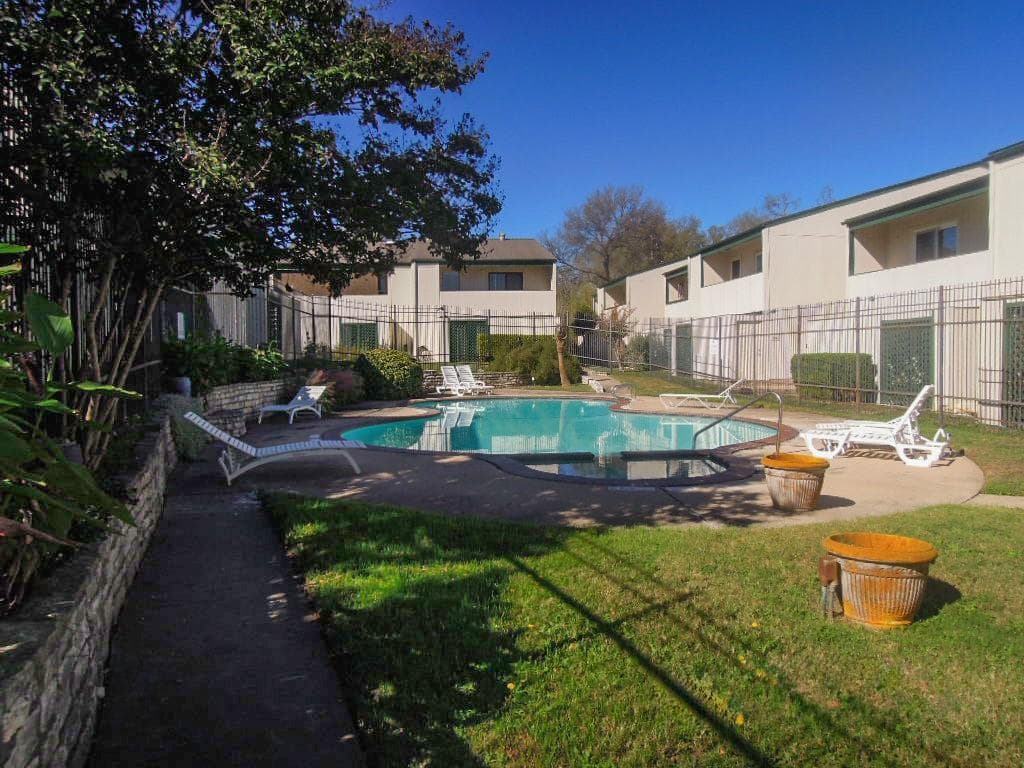 6718 SILVERMINE Dr #103