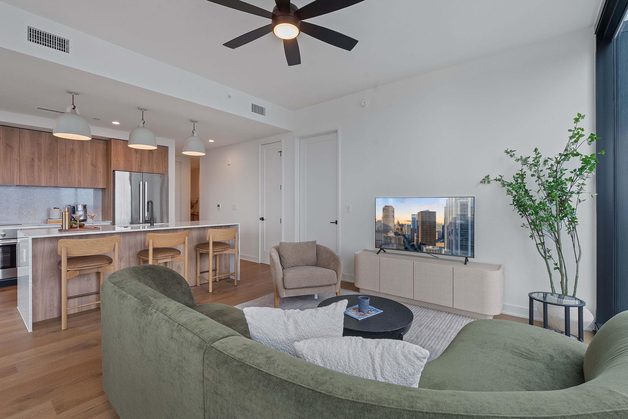 84 East Ave #1801