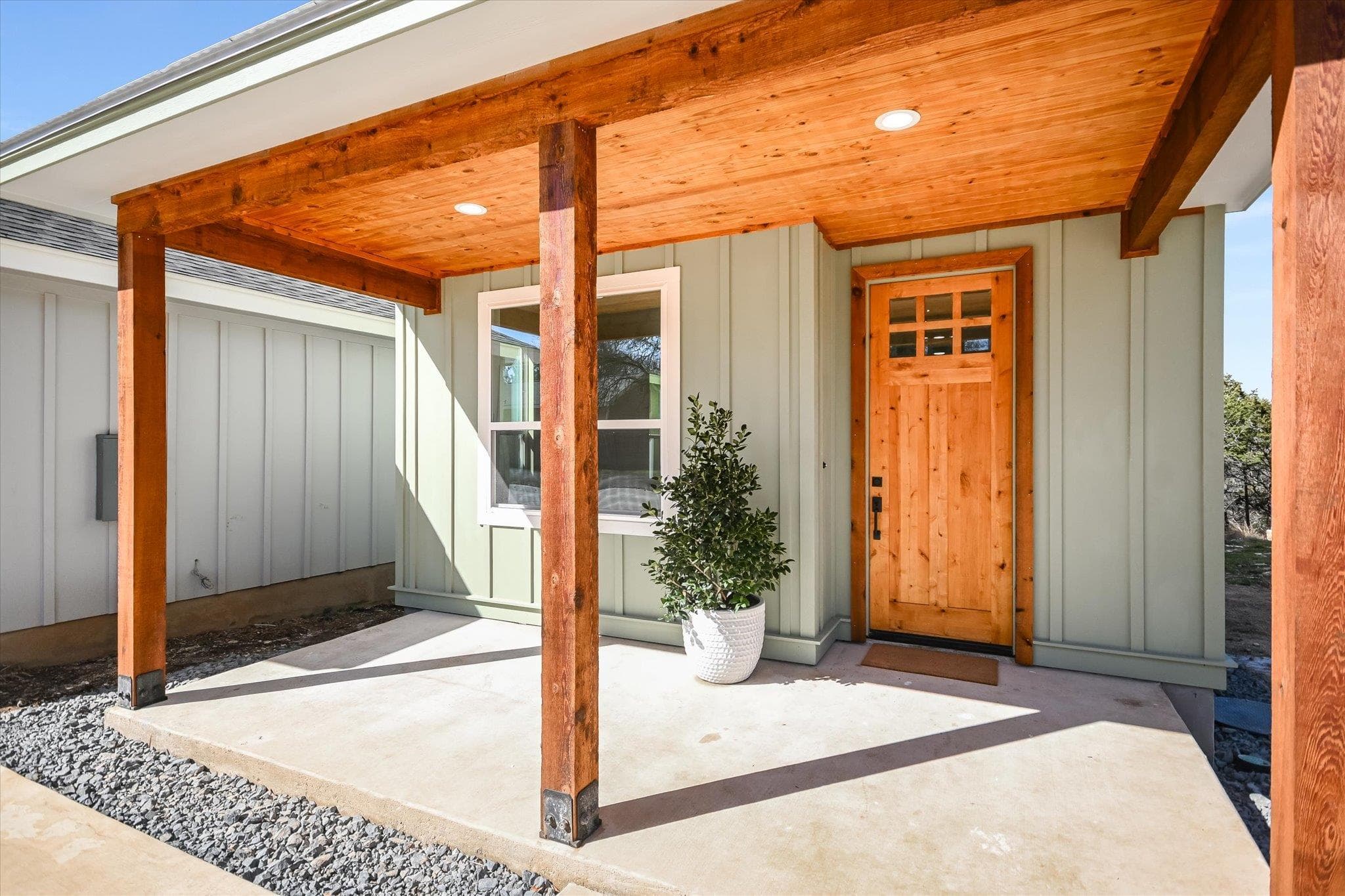 424 SHADY BLUFF Dr