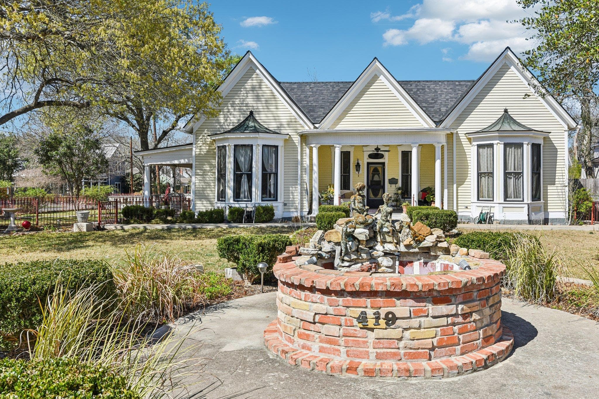 419 W San Antonio St