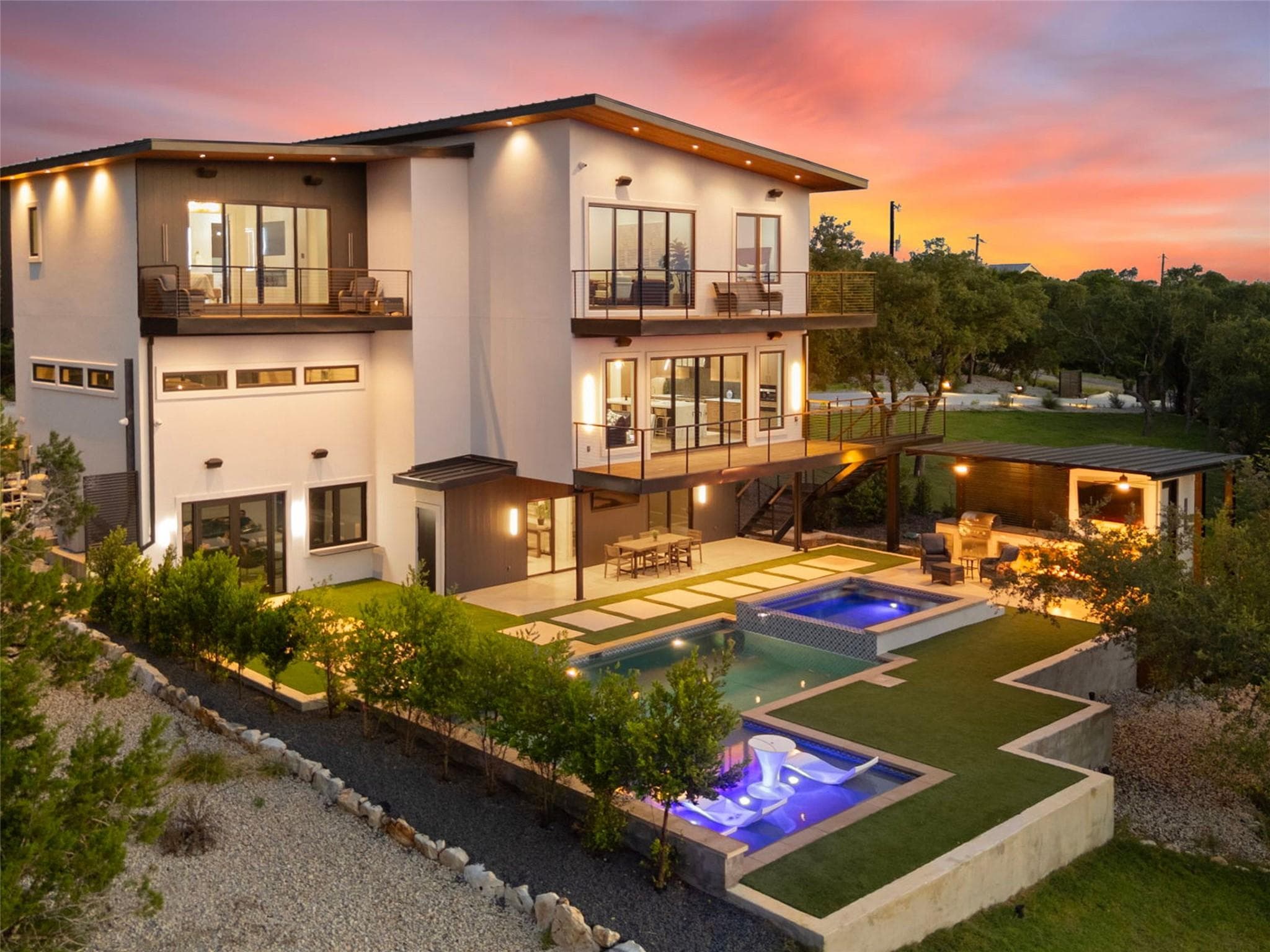 1104 SUMMIT RIDGE DR Dr