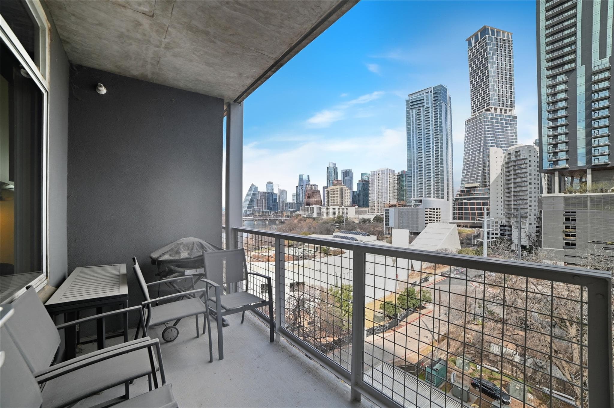 54 Rainey St #1018