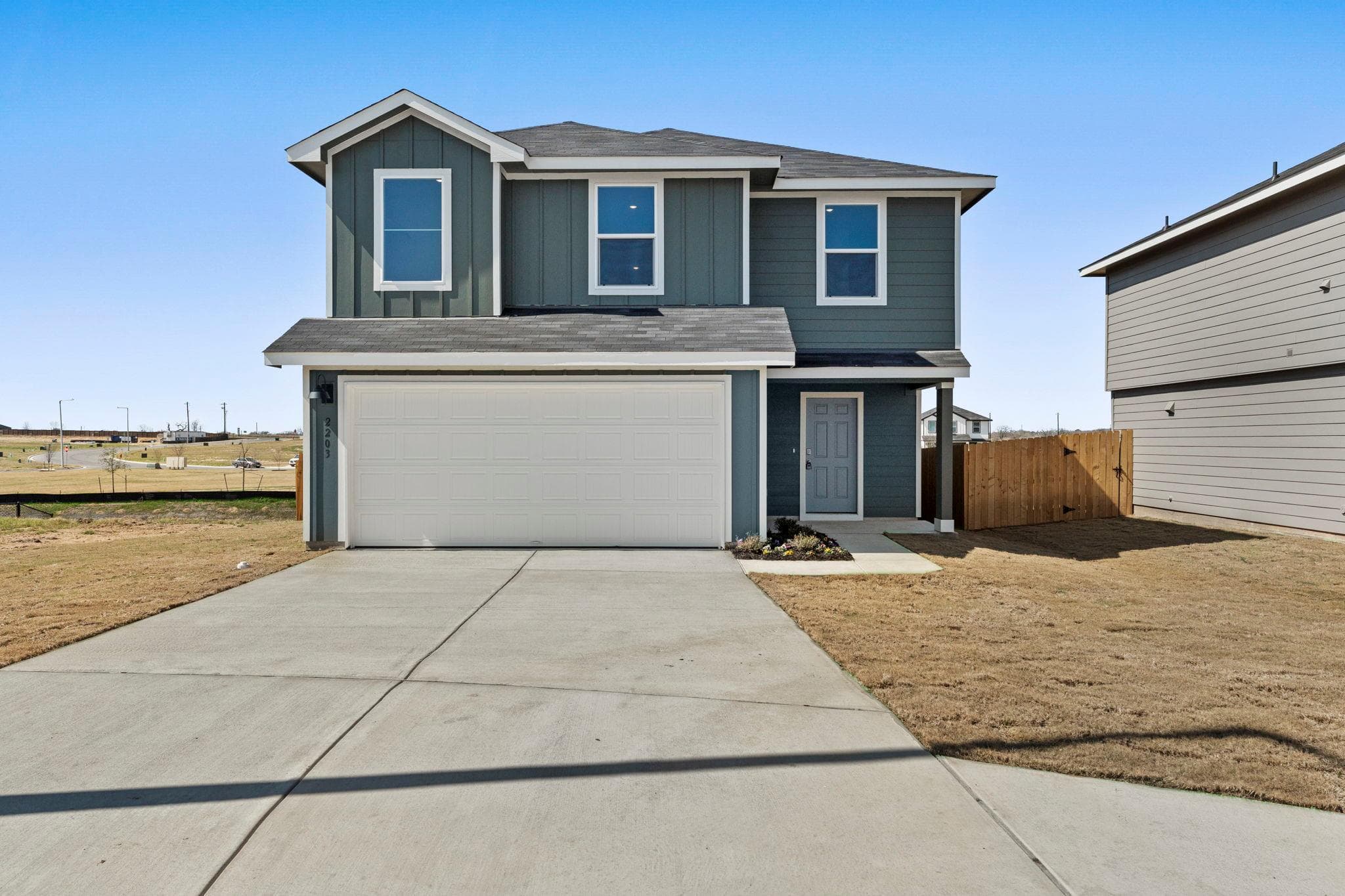 2203 LIONHEART Dr