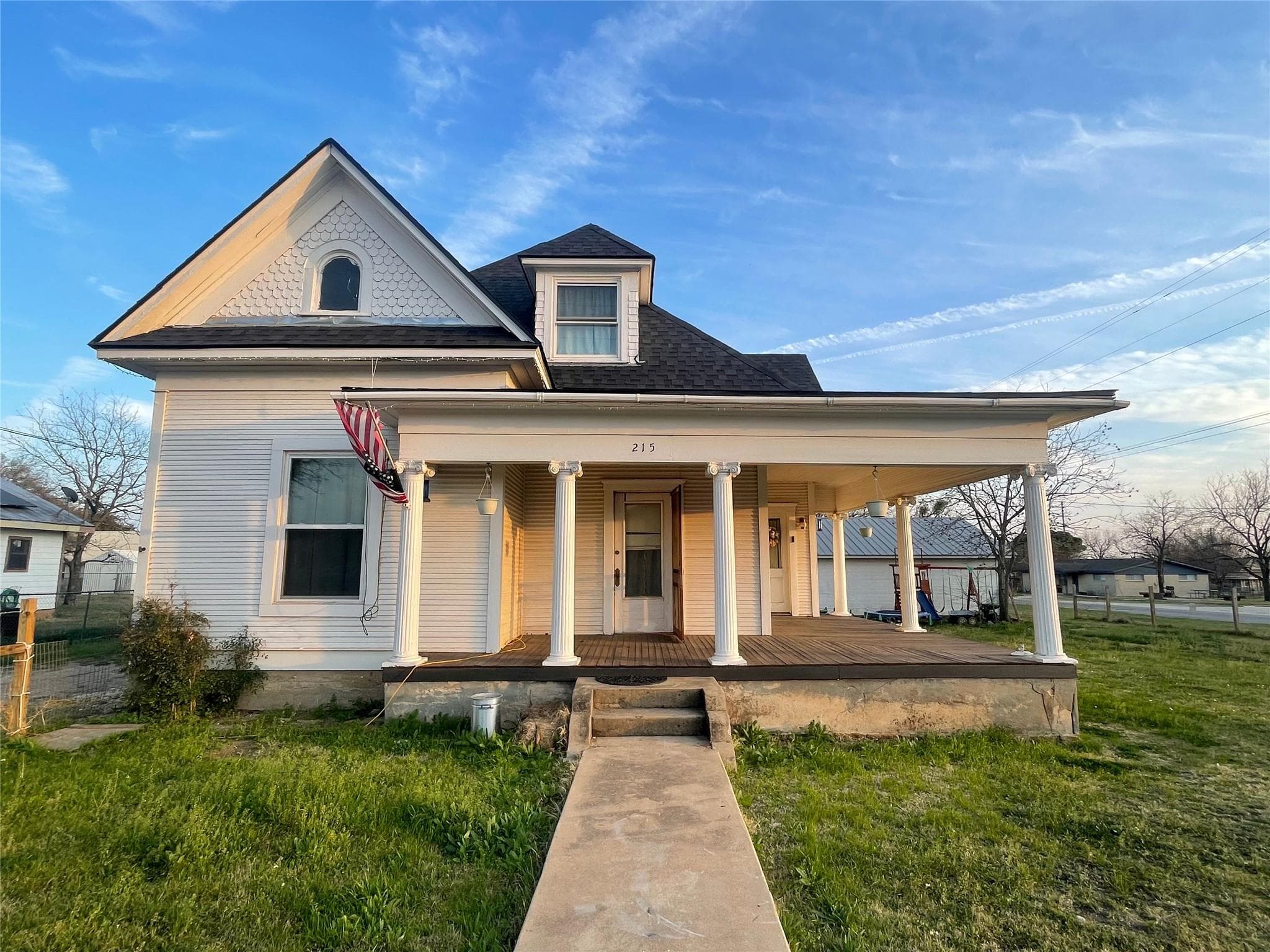 215 W Main St