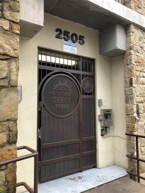 2505 San Gabriel St #211