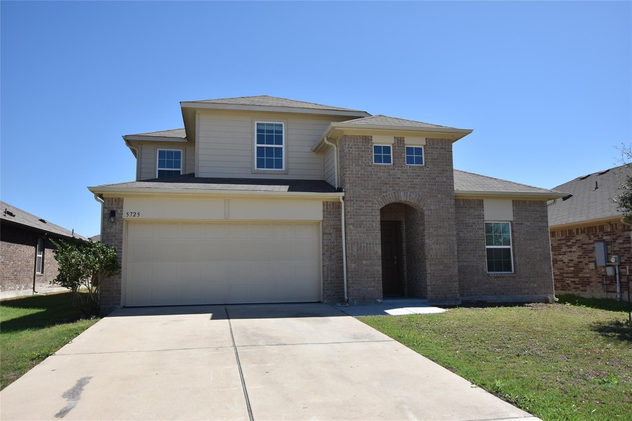 5725 RODERICK Dr