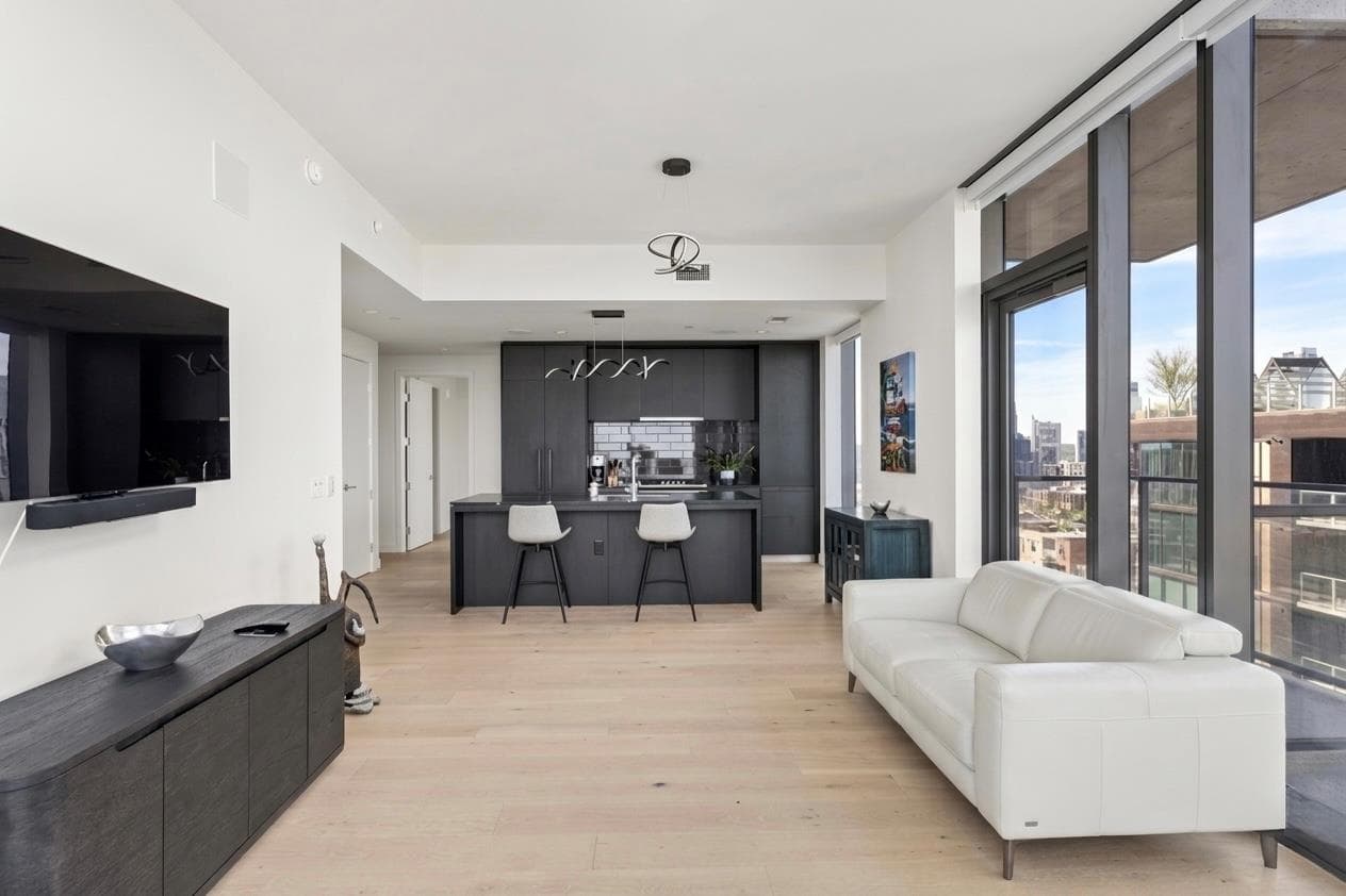 44 East Ave #2907