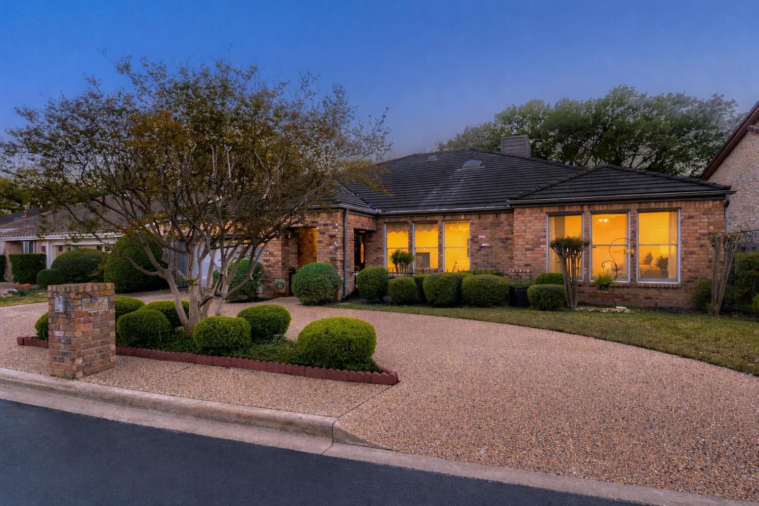 10904 Legends Ln