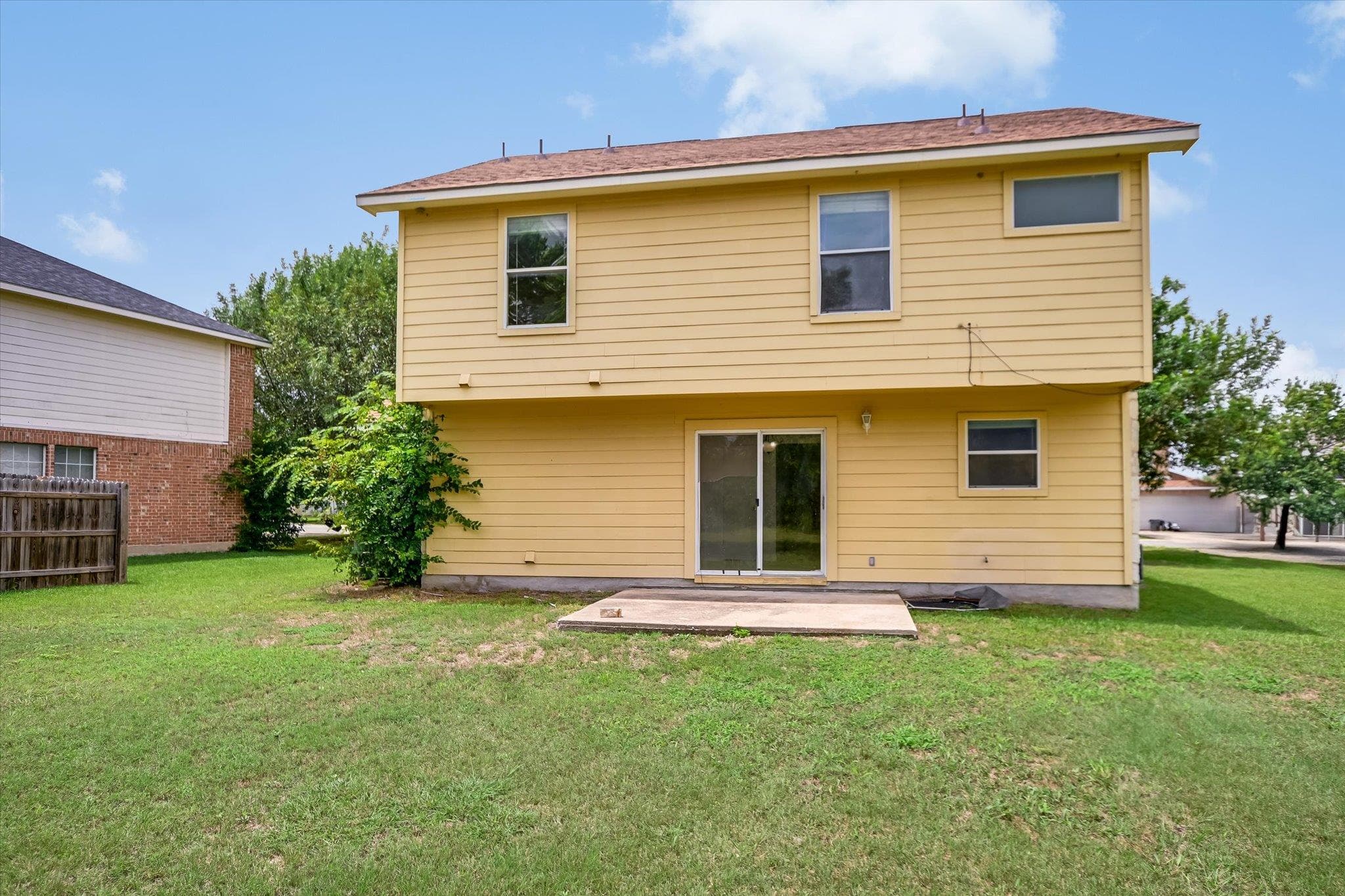 716 Honeysuckle Dr