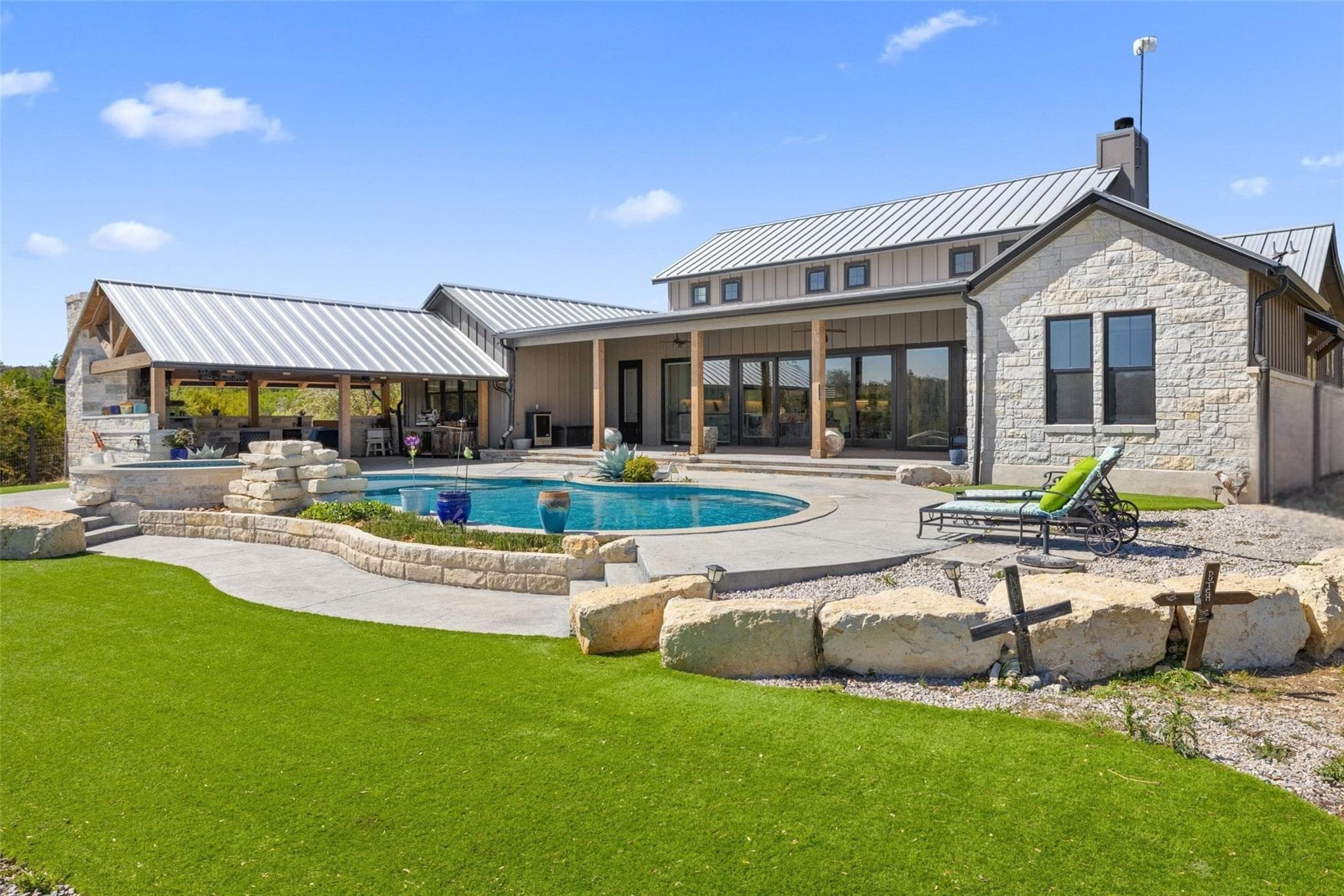 2105 Legacy Hills Dr