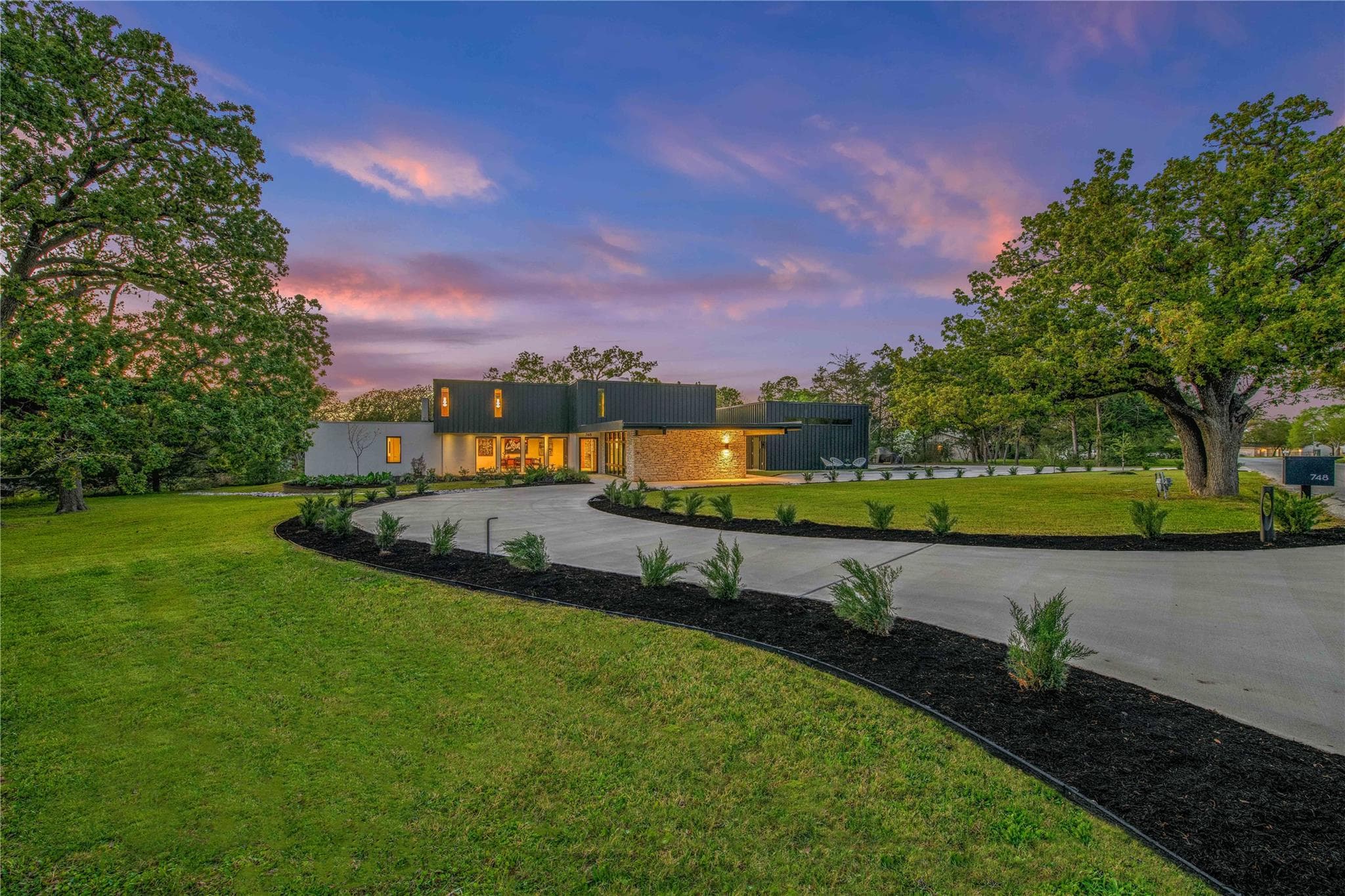 748 S Rosemary Dr