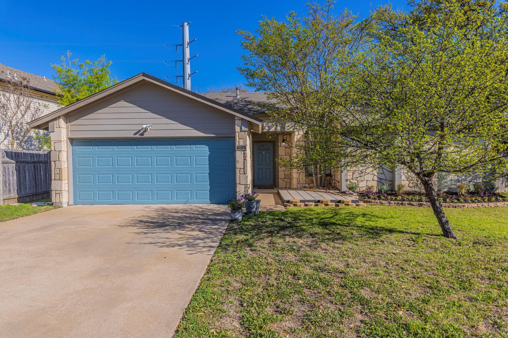 2402 Susan Ln