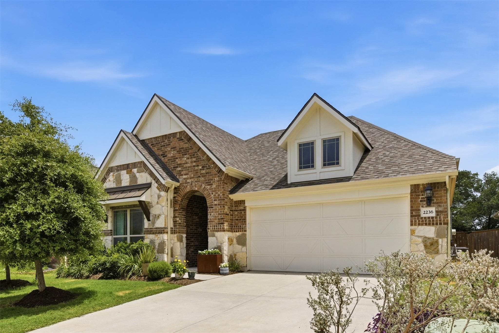 2236 McClendon Trl