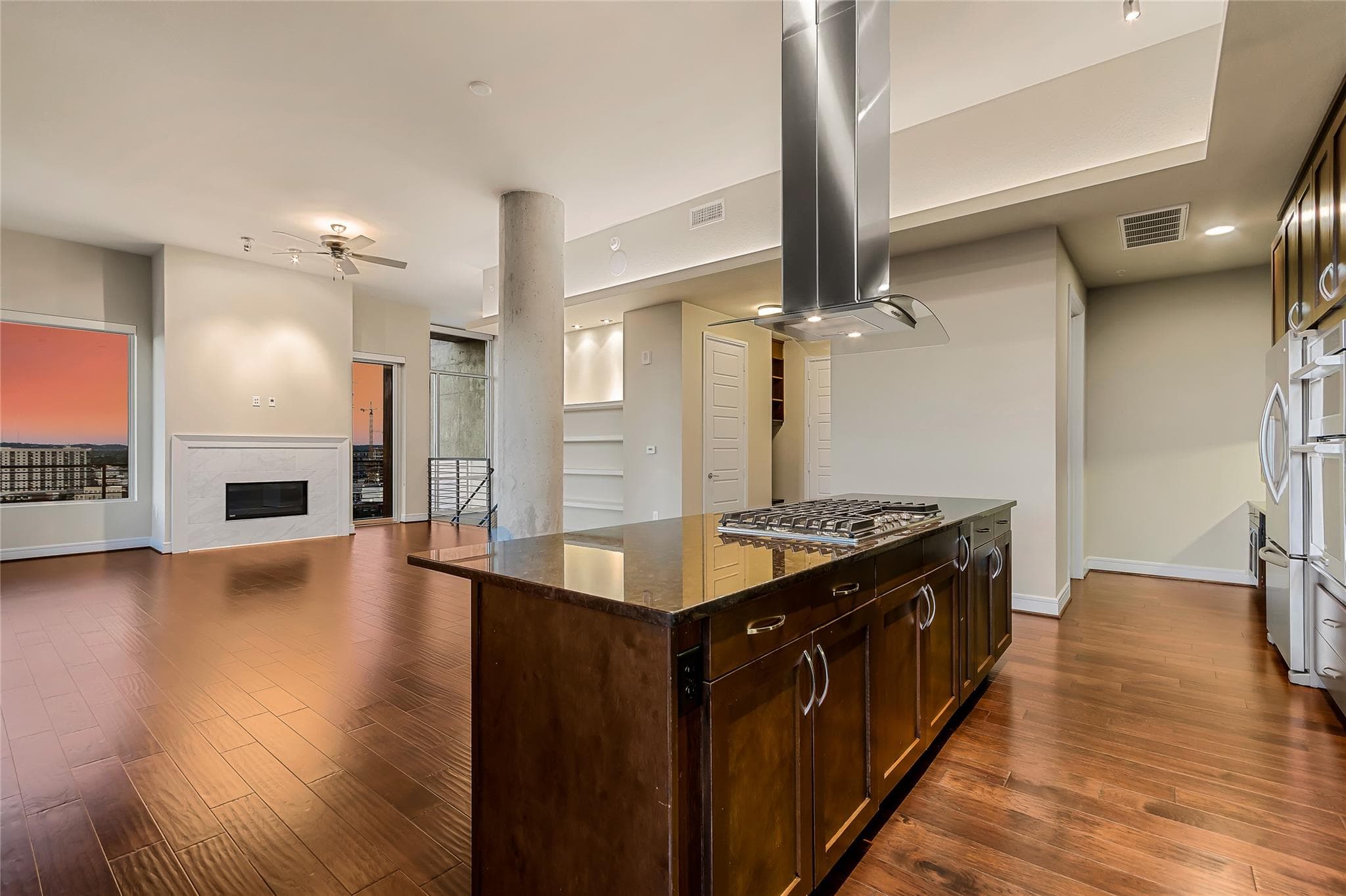 214 Barton Springs Rd #1921