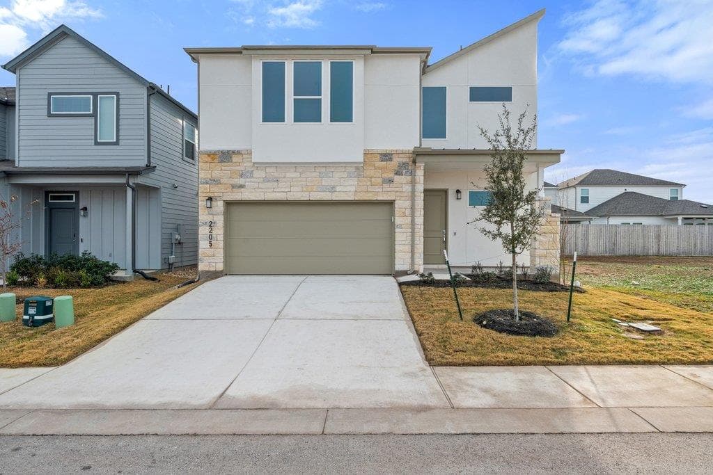 2205 Cento Walk