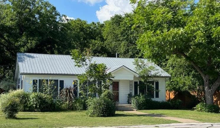 1106 Austin St