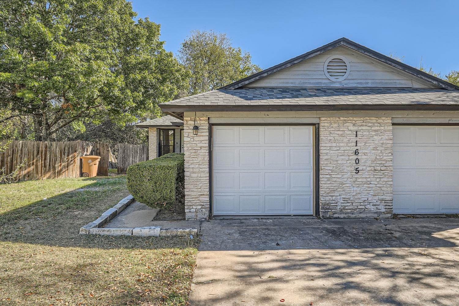 11605 Poplar Cv