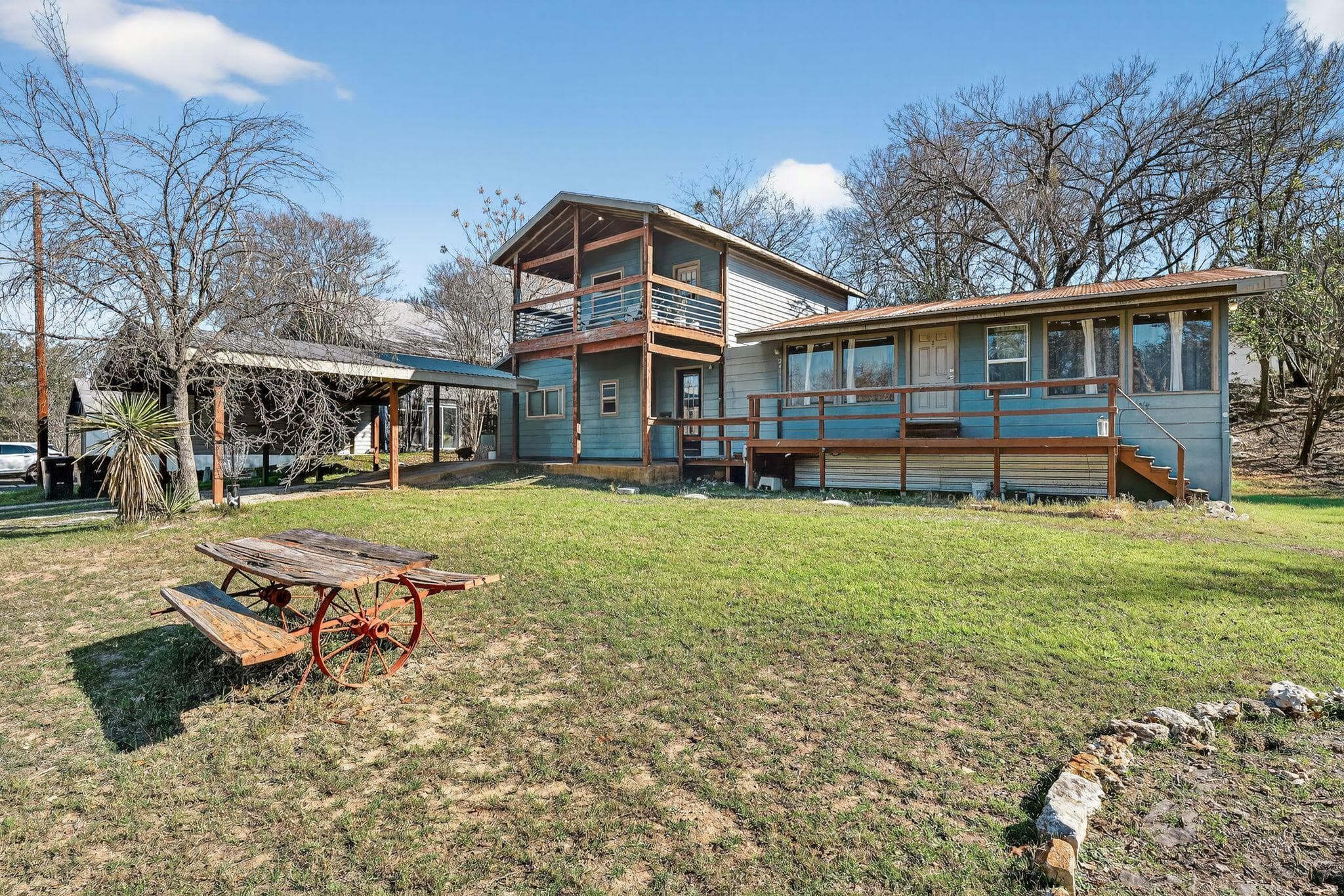 2401 De Soto Dr