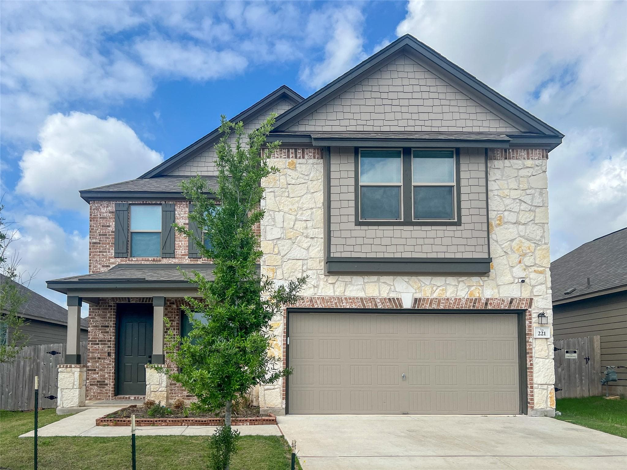 221 Summit Dr