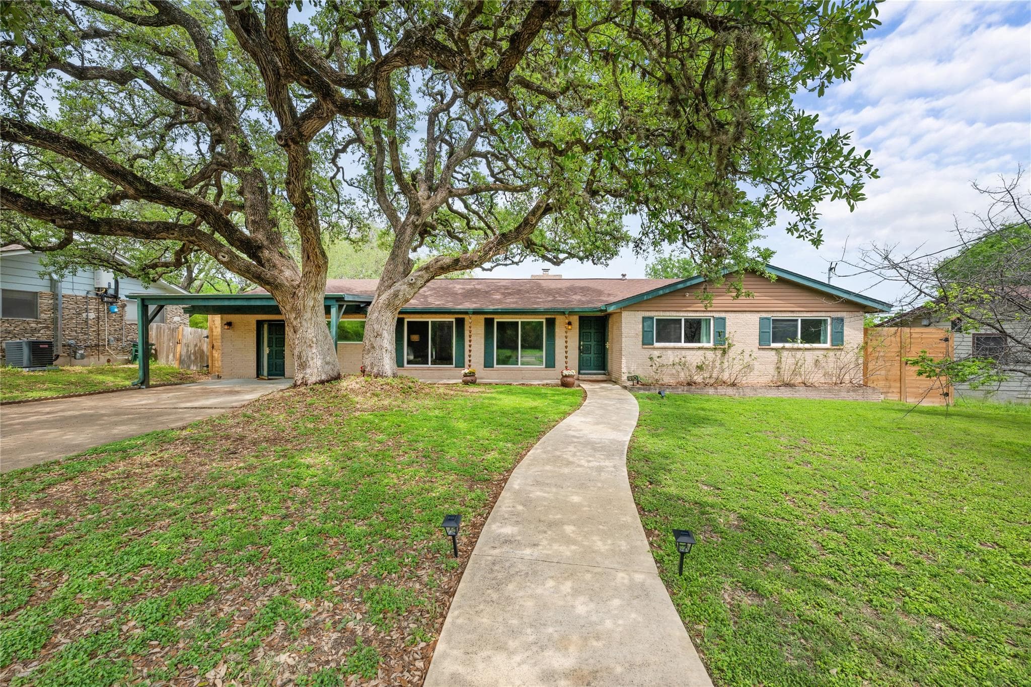 910 Berrywood Dr