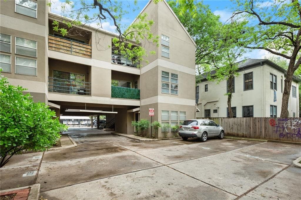 2311 Nueces St #203