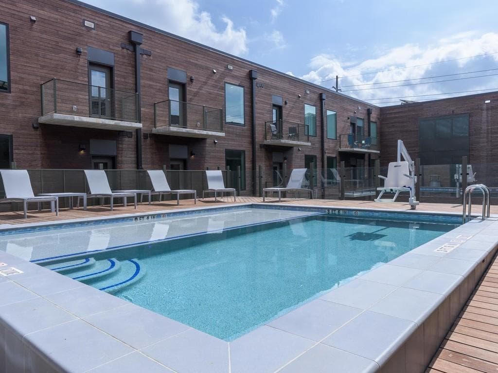 1800 E 4th St #225
