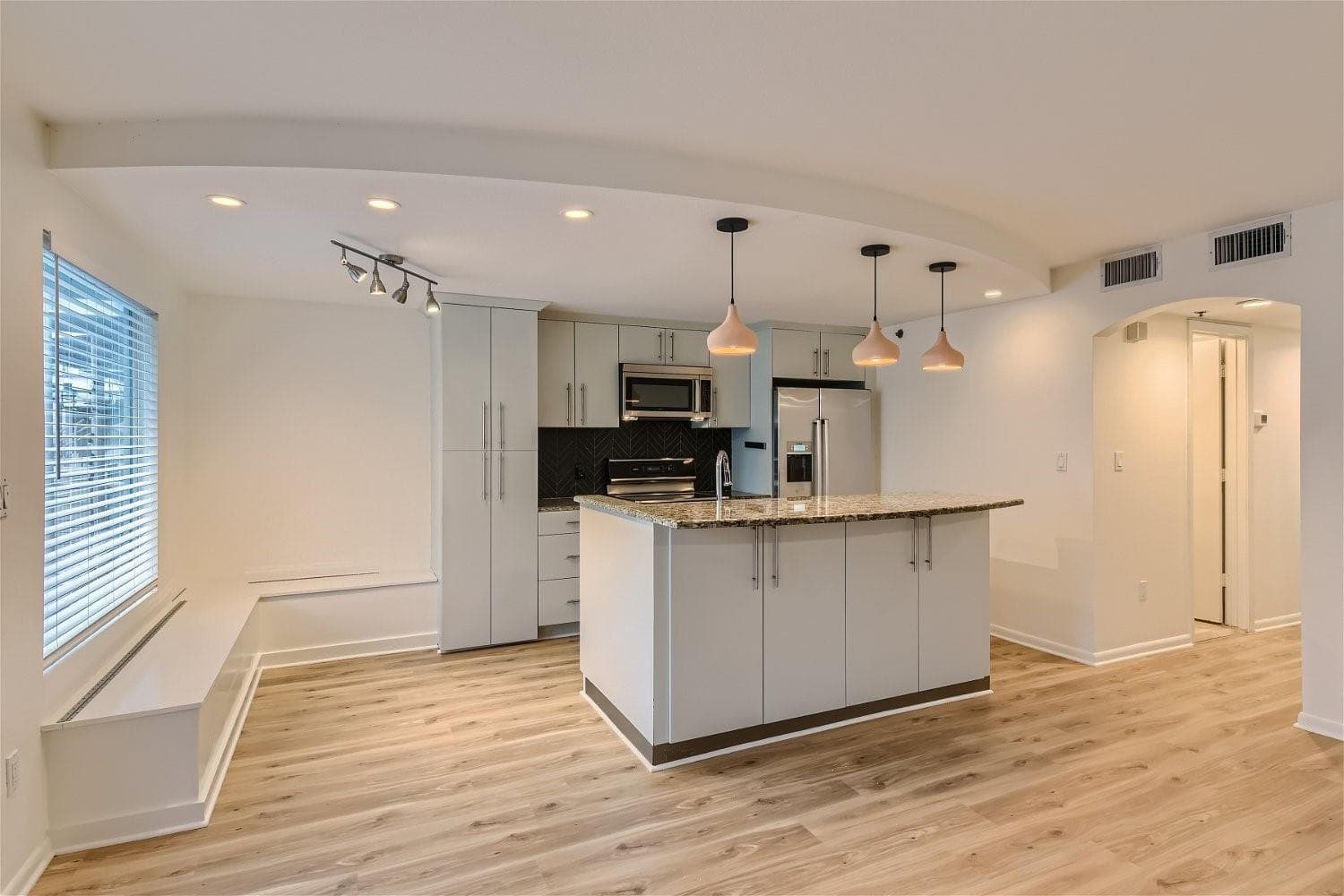 41 Waller St #207