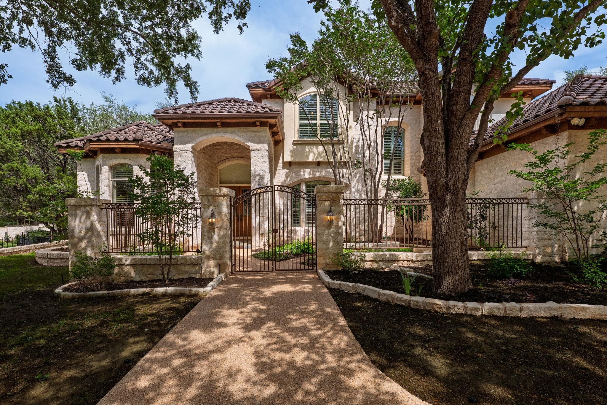 106 Lakeway Hills Cv
