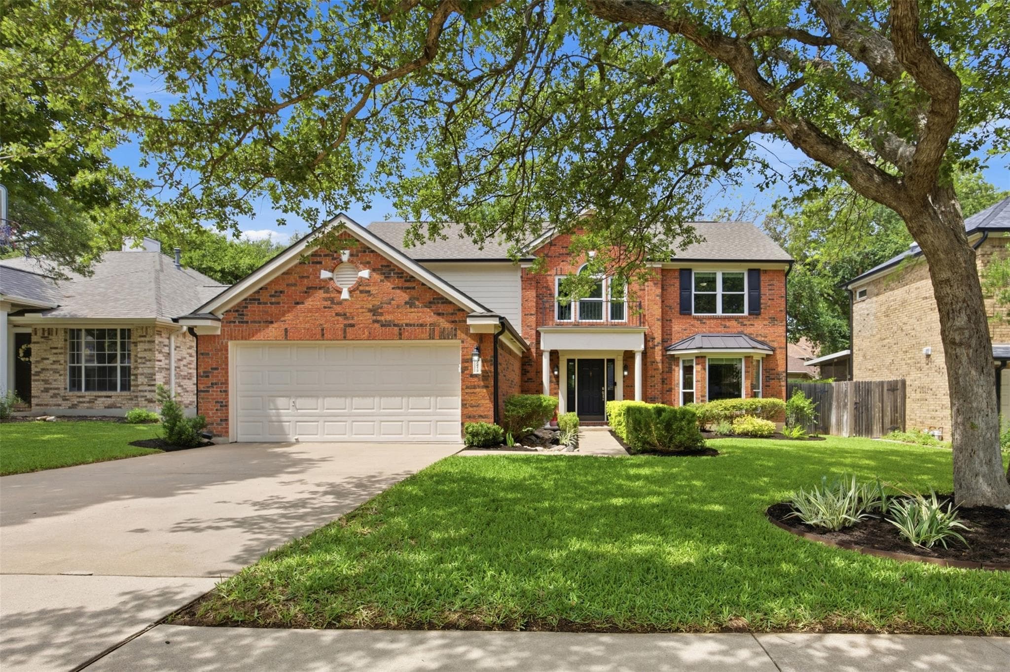 2212 Mockingbird Dr