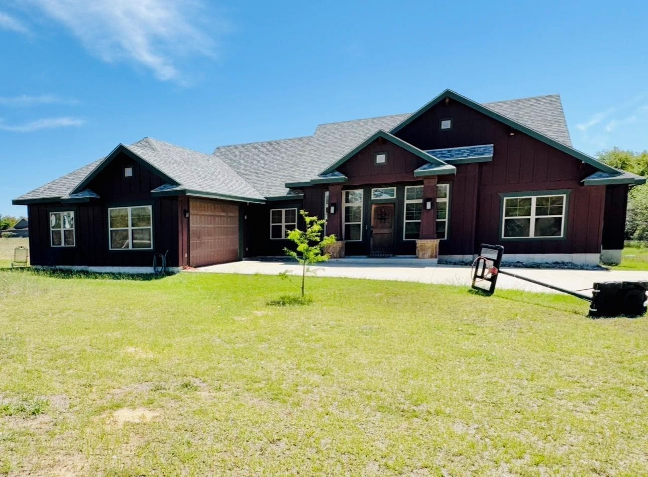 1094 Raintree Ln