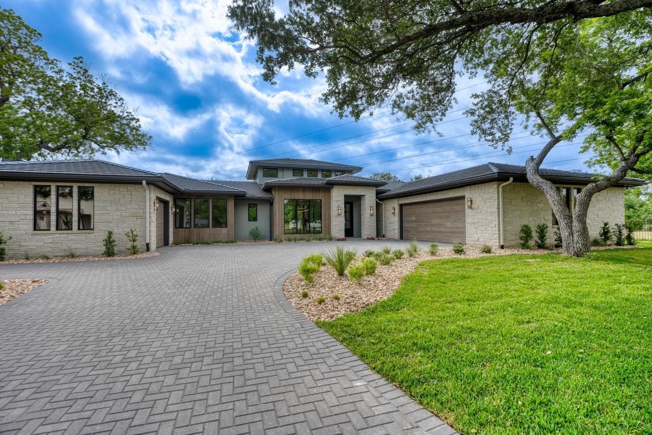 106 Edwards Cir