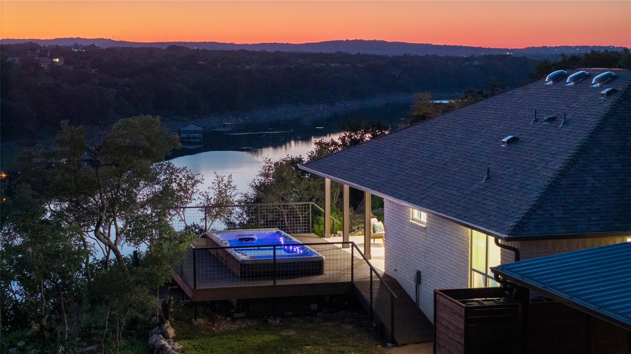 1104 Cliffview Dr