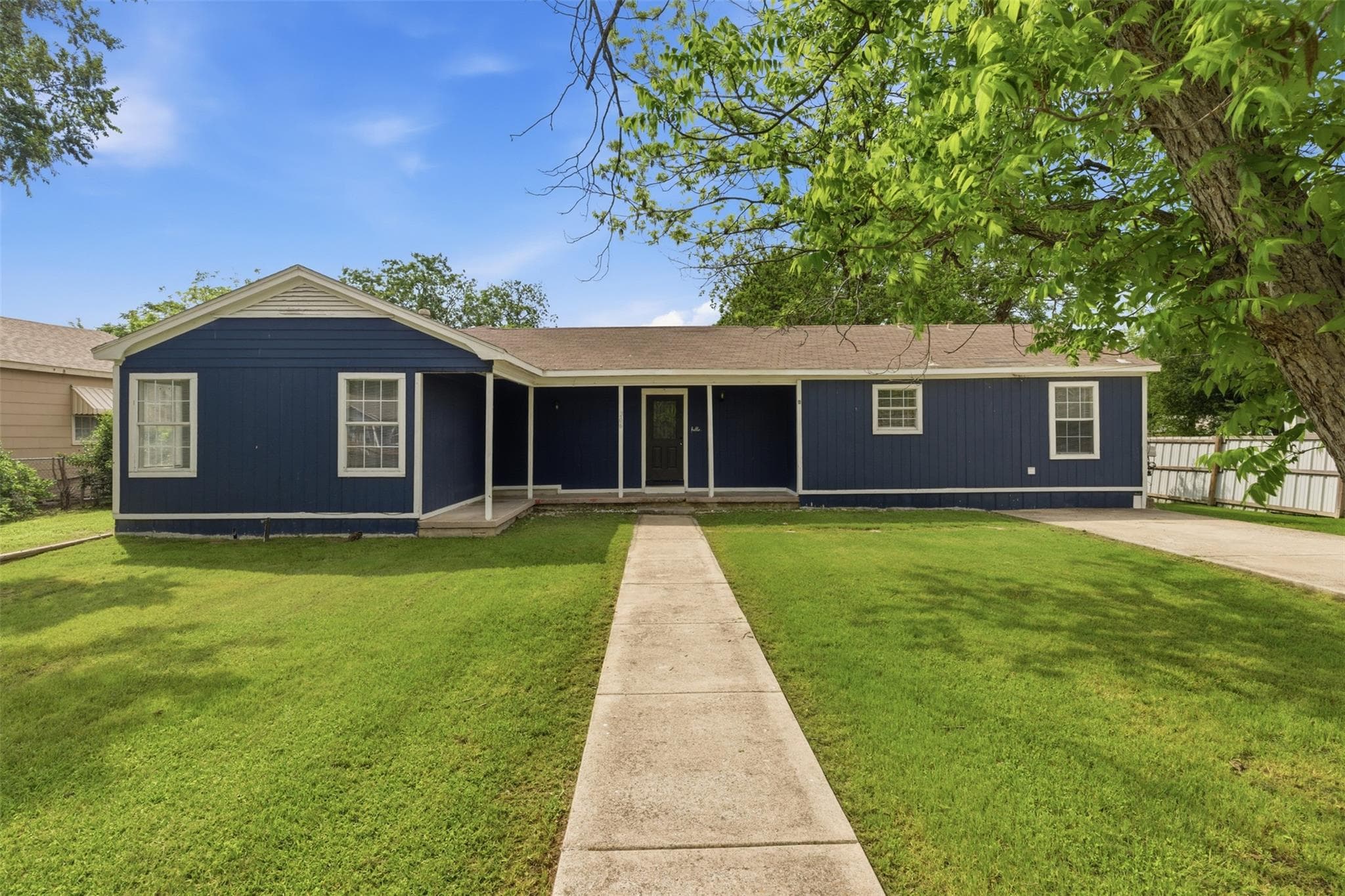206 Oscar St