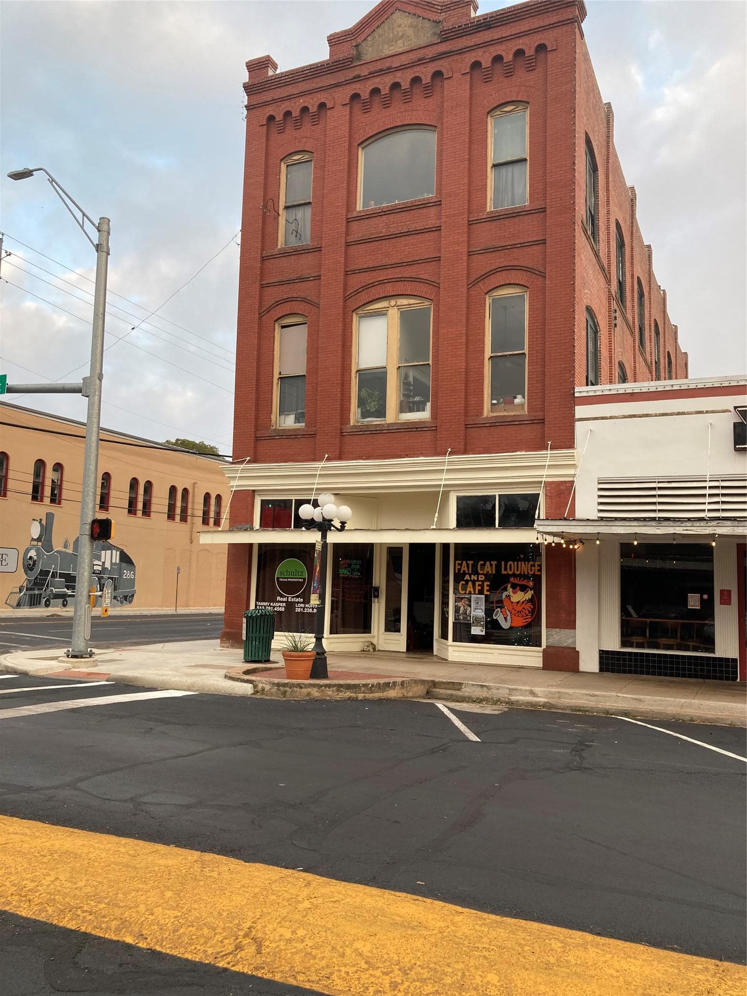 301 Main St