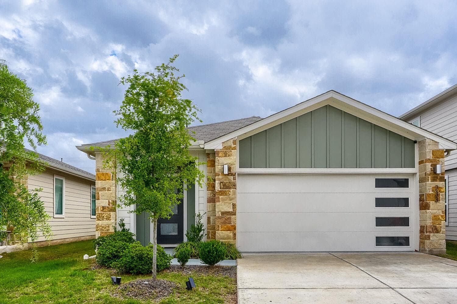 233 NEW HAMPTON Way