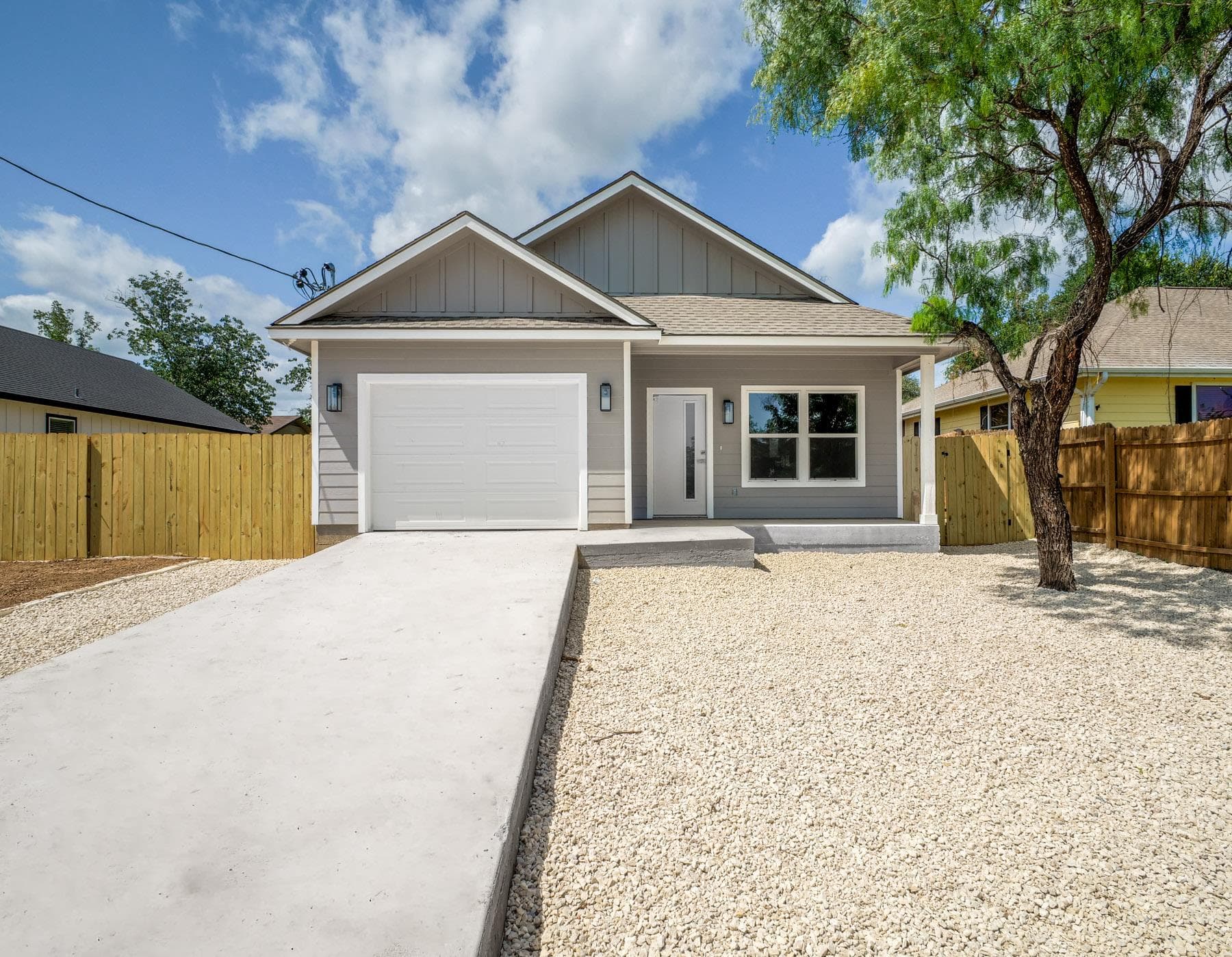 147 W Pine Dr