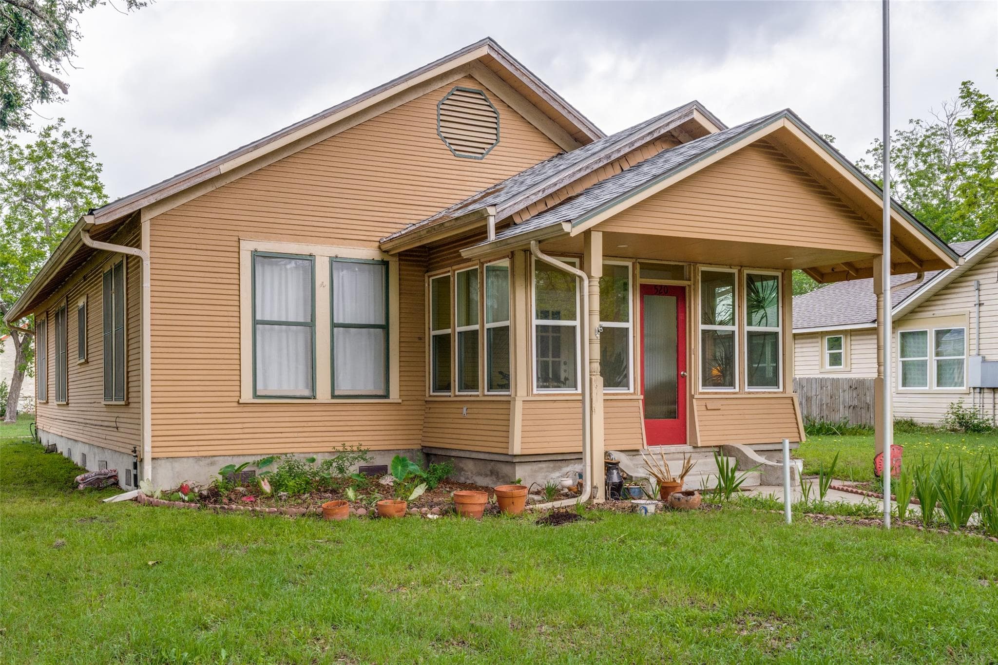 520 S Pecan Ave