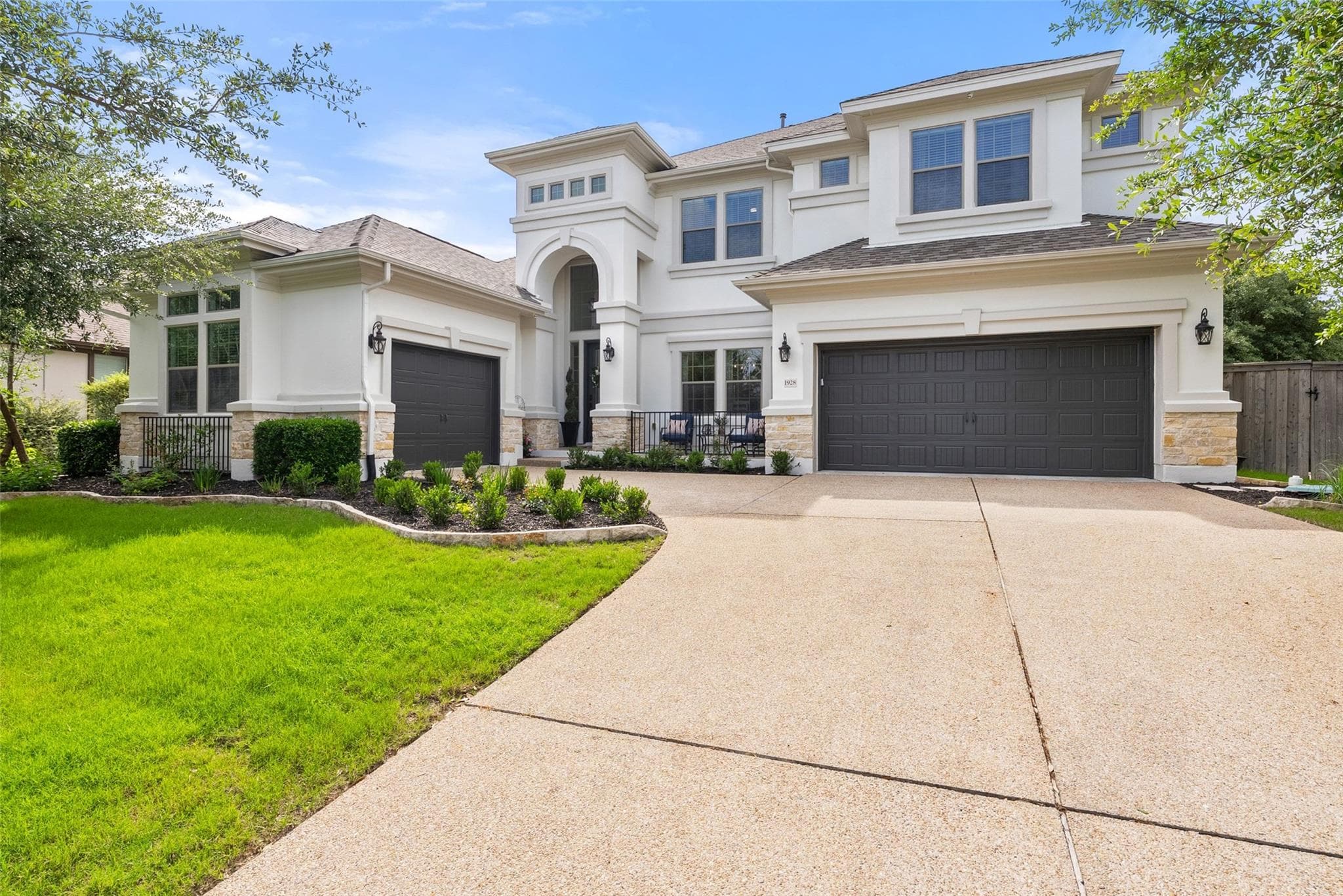 1928 Long Bow Dr