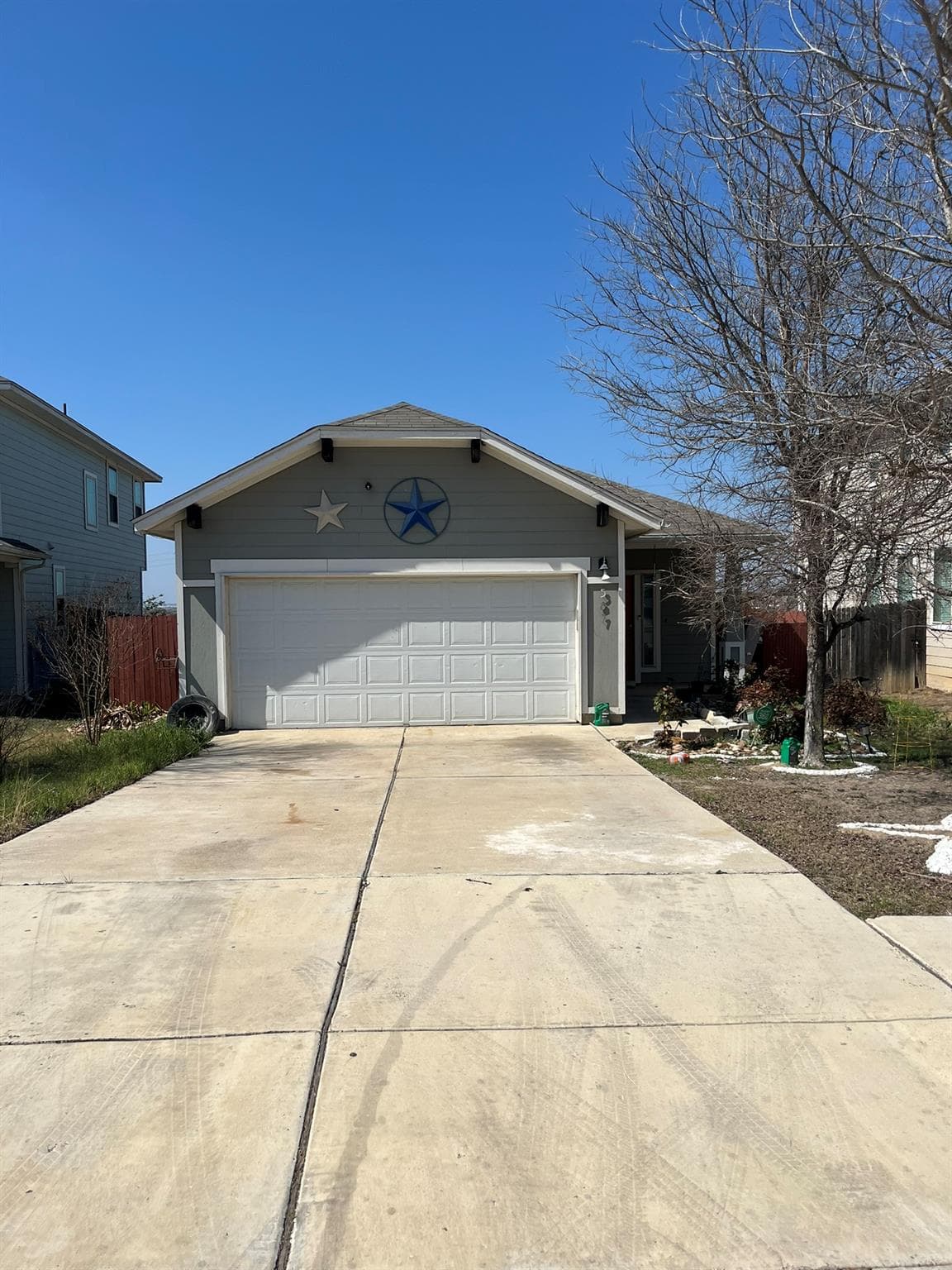 587 Twisted Oaks Ln