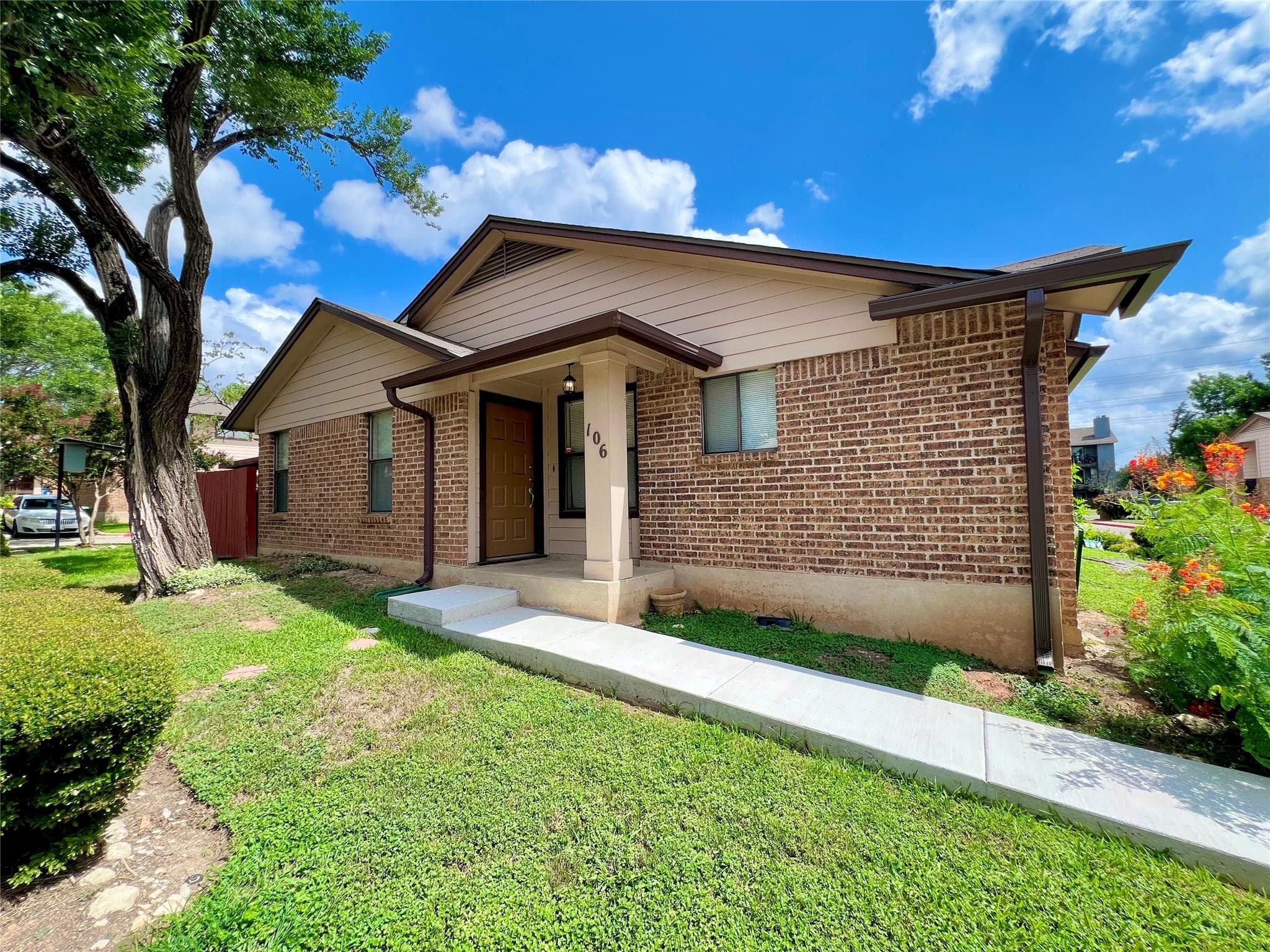 101 Clearday Dr #106