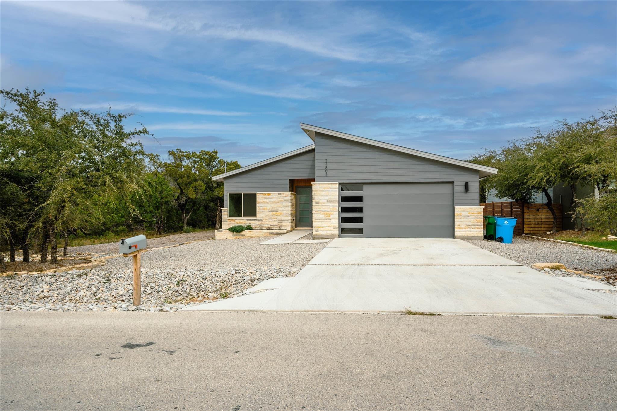 21802 Surrey Ln