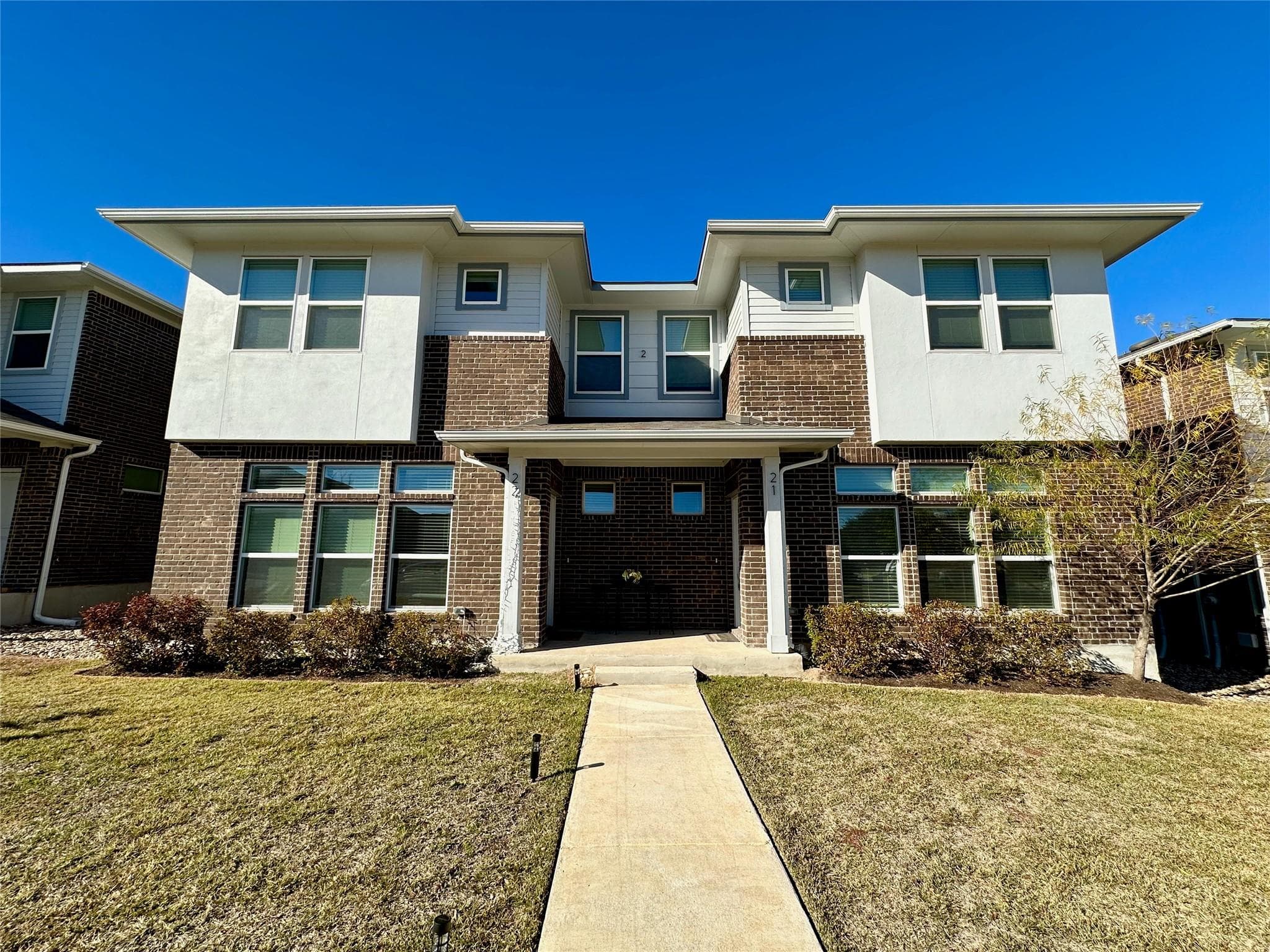 605 W South St #21