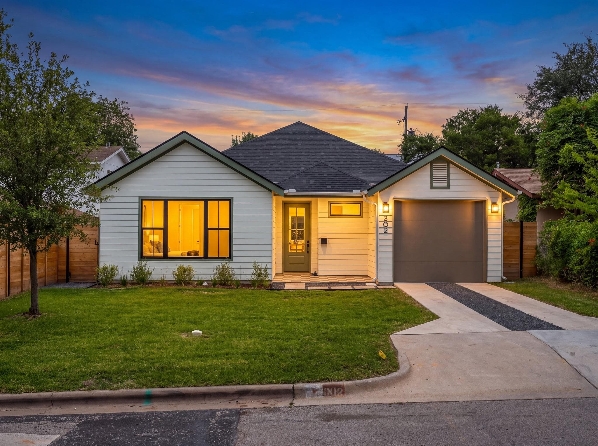 302 El Paso St